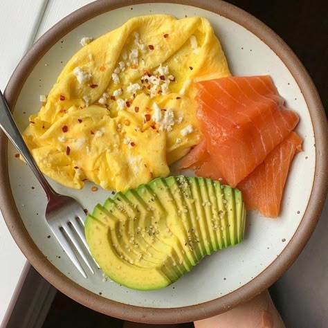 Keto Aesthetic, Eggs Scrambled, Egg Scramble, Clean Eating Guide, Salmon Avocado, Healthy Food Inspiration, Healthy Food Motivation, Healthy Foodie, Food Is Fuel