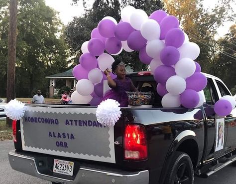 Homecoming Truck Decorations, Homecoming Parade Cheer Floats, Pageant Parade Float, Hoco Parade Car Decorations, High School Parade Floats Homecoming, Homecoming Truck Decorations For Parade, Float Ideas For Parade Homecoming, Parade Truck Decorations, Hoco Parade Float Ideas