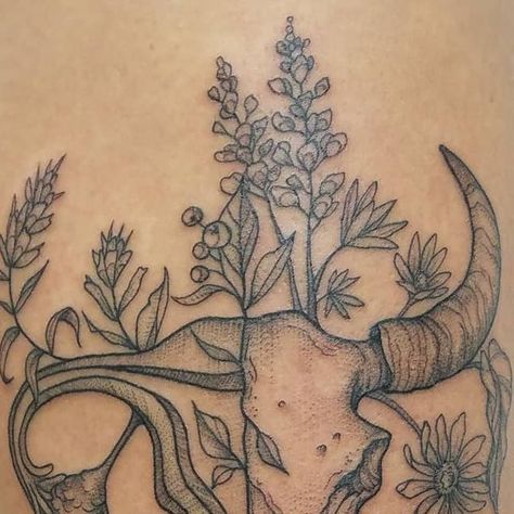 Erin Ashlee on Instagram: "Half bison half uterus. This was such a fun tattoo! #bison #wap #uterus #tattoo #feminism #wildflowers #ladypower #thightattoo #uterustattoo #wyoming #jacksonhole #blackfoxstudio #buffalo #americanbison #skull #flowertattoo" Bison Skull Tattoo, Uterus Tattoo, Bison Tattoo, Buffalo Tattoo, Fun Tattoo, Bison Skull, Tattoo Inspo, Thigh Tattoo, Powerful Women