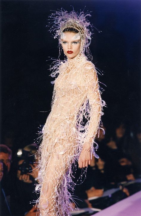 DvilCouture on X: "Thierry Mugler Spring Summer 1997 Couture https://t.co/xBdEo67gva" / X Thierry Mugler 90s, Thierry Mugler Haute Couture, Mugler 90s, Unconventional Fashion, Galliano Dior, Stella Tennant, Space Fashion, Runway Fashion Couture, Valentino Haute Couture