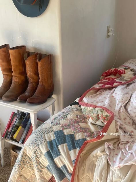 Cowgirl Room, Quilted Bed, Bed Spread, College Room, Cozy Room Decor, Cozy Room, Aesthetic Bedroom, Room Aesthetic, Dream Bedroom