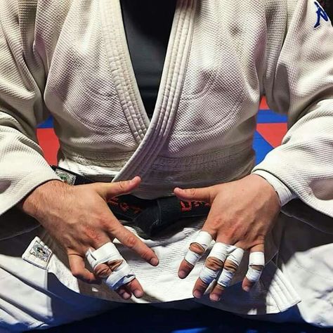 Jiu Jutsu, Martial Arts Photography, Bjj Jiu Jitsu, Karate Martial Arts, Ju Jitsu, Sports Aesthetic, Martial Arts Training, Sport Body, Mens Outfit Inspiration