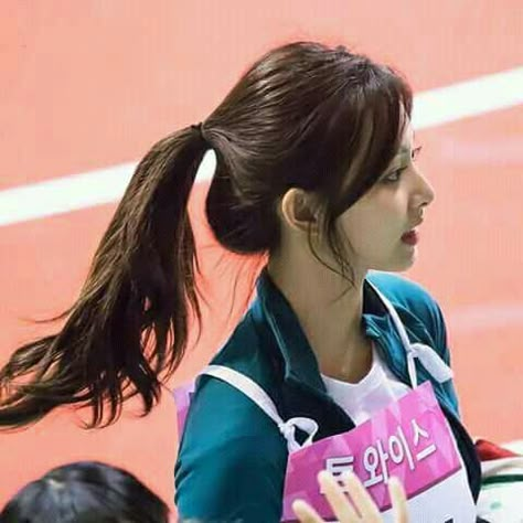 Tzuyu Side Profile, Tzuyu Cute, Choi Tzuyu, Love You The Most, Twitter Layouts, Chaeyoung Twice, Twice Tzuyu, Tzuyu Twice, Side Profile