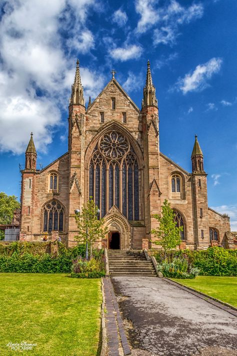 Worcester Cathedral, Worcester England, Houses Of The Holy, Church Pictures, Cathedral Architecture, Cathedral Wedding, Cathedral Church, Unique Buildings, England Travel