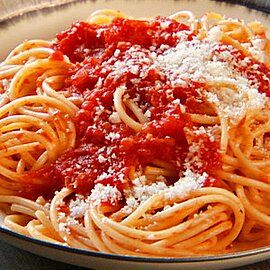 Spaghetti Pomodoro Recipe, Spaghetti Pomodoro, Kid Friendly Vegetarian Recipes, Classic Italian Pasta, Pasta Pomodoro, Italian Pasta Recipes, Fettuccine Alfredo, Vegetarian Recipe, Fruit Salad Recipes