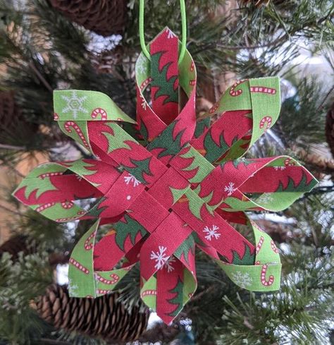 Scandinavian Star Ornament, Christmas Church Crafts, Scandinavian Star, Scandinavian Christmas Ornaments, Creative Ideas To Make, Quilted Ornaments, Angel Crafts, Christmas Paper Crafts, Paper Ornaments