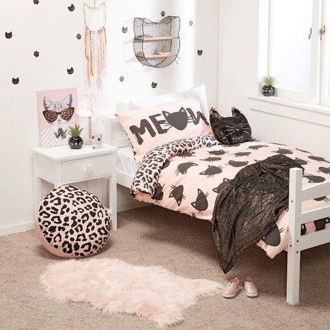 Cat Themed Room Decor, Cat Room Decor Girls Bedroom, Cat Themed Bedroom Ideas, Cat Themed Bedroom Girl Rooms, Cat Bedroom Theme, Girls Cat Bedroom Ideas, Cat Theme Bedroom, Cat Bedroom Ideas Kids, Cat Bedroom Decor