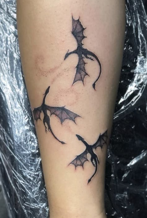 Black and white three dragon tattoo done by Artist @kingkonejo #smalltattoos #dragontattoo #gameofthrones #gameofthronestattoo #cooltattooideas #tattoos #dopetattoos #art #dragonart Three Dragon Tattoo, Black Dragon Tattoo, Dragon Tattoo Ideas, Tattoo Artist Tattoo, Small Dragon Tattoos, Tattoo Design Tattoo, Kunst Tattoos, Dragon Tattoo For Women, Flame Tattoos