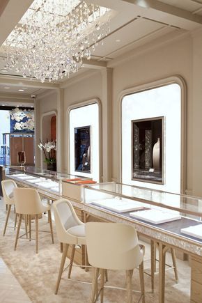 Having engaged Jaime Hayon to design boutiques in New Delhi and New York, Nirav Modi – the jewellery house established by the eponymous diamantaire – has commissioned the French luxury interior design specialist Atelier Marika Chaumet to create a decid... French Luxury Interior, Interior Design New York, Jewelry Store Interior, Jewelry Store Design, Jaime Hayon, Decor Studio, Showroom Interior Design, Boutique Interior Design, Jewellery Showroom