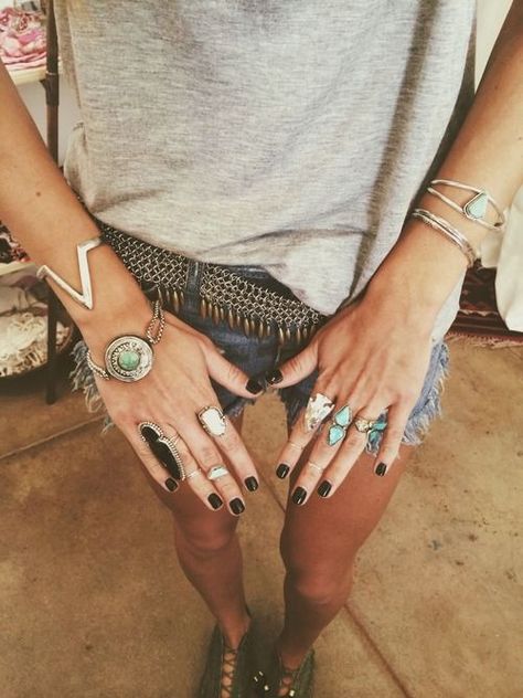 Stile Boho Chic, Stacked Rings, Rings And Bracelets, Boho Mode, Estilo Hippie, Bohol, Mode Inspo, Epilator, Hippie Chic