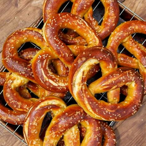 How to Make the Best Vegan Soft Pretzels Vegan Soft Pretzels, Basic Baking, Seasoned Pretzels, Pretzel Bark, Vegan Nachos Cheese, Pretzel Shape, Vegan Nachos, Pasta Dough, Soft Pretzels