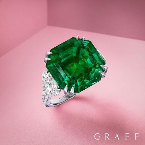 Lose yourself in the depths of our 14 carat Old Mine Colombian emerald and diamond ring – a magnificent Graff jewel. Graff Jewelry, Diamond Crown Ring, Graff Diamonds, Emerald And Diamond Ring, Trendy Fashion Jewelry, Lose Yourself, Sapphire Engagement Ring Blue, Colombian Emeralds, Eternity Ring Diamond