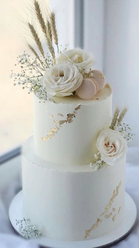 Classy Wedding Cakes, Wedding Cake Simple Elegant, White And Gold Wedding Cake, Wedding Cake Pearls, Cake With Flowers, Pretty Wedding Cakes, Wedding Anniversary Cakes, Dream Wedding Cake, Classic Wedding Cake