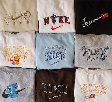 Groovy Vibes, Custom Crewneck Sweatshirts, Aesthetic Sweaters, Hoodie Diy, Vintage Nike Sweatshirt, Cute Nike Outfits, Diy Sweatshirt, Stylish Hoodies, Cute Shirt Designs