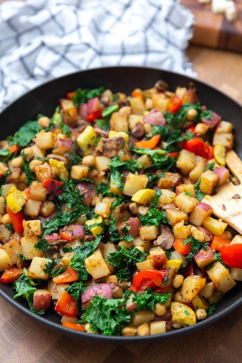 Vegan Breakfast Hash- this hash is filled with veggies, easy to make, and  a hearty and filling breakfast! #breakfast #veganbreakfast #veggies Vegan Vegetable Breakfast, Breakfast Veggies Ideas, Starch Solution Breakfast Recipes, Vegetable Based Breakfast, Vegetables For Breakfast Ideas, Vegetable Breakfast Recipes, Starch Solution Breakfast, Breakfast With Vegetables, Vegetables Breakfast