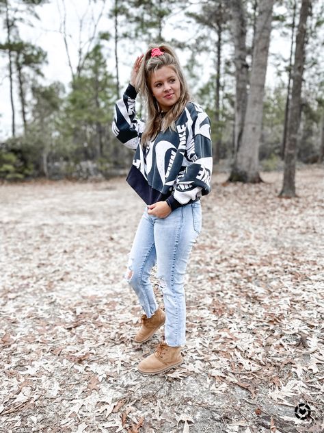 Neumel Uggs for a cozy simply outfit! Follow me in the @LIKEtoKNOW.it shopping app to shop this post and get my exclusive app-only content! #liketkit #LTKstyletip #LTKworkwear #LTKshoecrush @liketoknow.it http://liketk.it/35Tib Ugg Neumel Outfit Women, Outfits With Ugg Neumel Boots, Ugg Neumel Boots Outfit, Ugg Neumel Outfit, Neumel Uggs Outfit, Neumel Uggs Outfit Women, Neumel Uggs, Asos Outfit, Ugg Boots Outfit