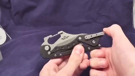 kershaw et gif Tactical Pocket Knife, Unique Knives, Butterfly Knife, Steel Art, Cool Knives, Knife Design, Survival Tools, Outdoor Survival, Knife Making