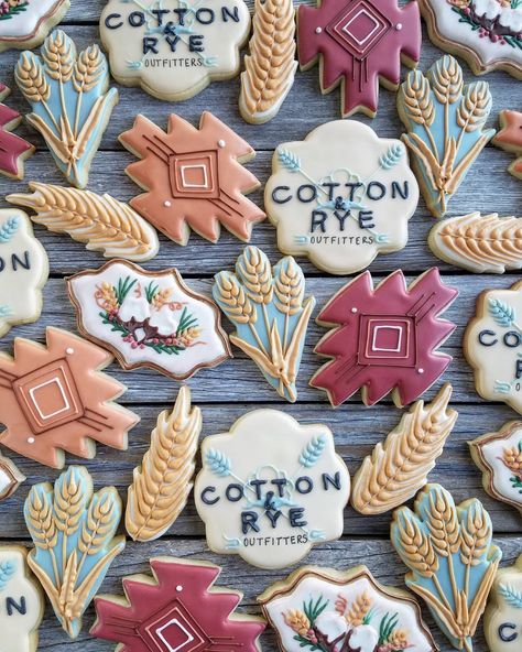 K e n t K r e a t i o n s on Instagram: “Calling all ladies at @wesatradeshow! Go pay @cottonandryeoutfitters a visit, and grab a KK treat! 🖤 • • • • #KentKreations #EdibleArt…” Southwestern Cookies Decorated, Aztec Cookies, Skull Cookies, K R, Bull Skulls, Cookie Ideas, Fun Cookies, Edible Art, Decorated Cookies