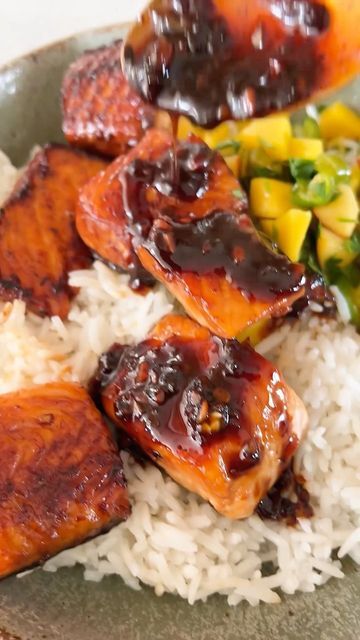 Honey Ginger Salmon Bowl, Honey Ginger Salmon, Tieghan Gerard, Candied Jalapenos, Half Baked Harvest Recipes, Ginger Salmon, Honey Ginger, Salmon Bowl, Harvest Recipes