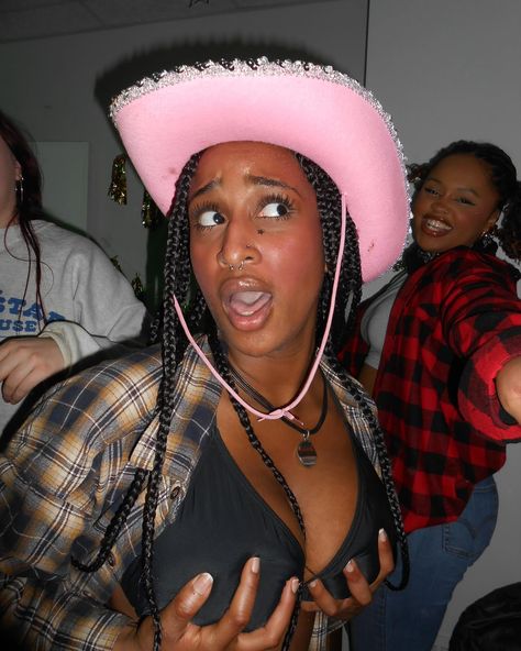 Wild Wild West 🐴 #yeehaw

pink cowboy hat, black cowgirl with braids, photo poses, Black Cowgirl Aesthetic, Cowboy Hat Black, Pink Cowboy Hat, Pink Cowboy, Black Cowgirl, Wild Wild West, Cowgirl Aesthetic, Yee Haw, Cowboy Hat