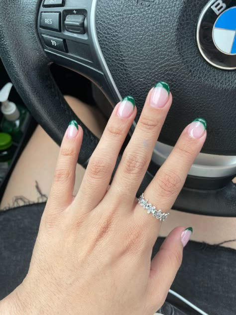 Minimalistic french manicure, acrylic gel Short Gel Nails Green French Tip, Short Nails Colored Tips, Short Nails To Go With Emerald Green Dress, Green French Tip Natural Nails, Nails With Tip Color, Simple Green French Tip Nails, French Manicure With Green Tips, Emerald Green Gel Nails Short, Green Round Acrylic Nails