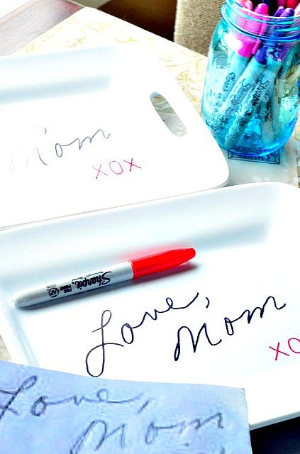 DIY Transfer Handwriting to a Plate Gift Idea Rememberence Gifts, Recipe Plate, Handwriting Gifts, Memory Crafts, Present For Her, Best Gifts For Mom, Crafty Projects, Crafty Diy, Craft Time