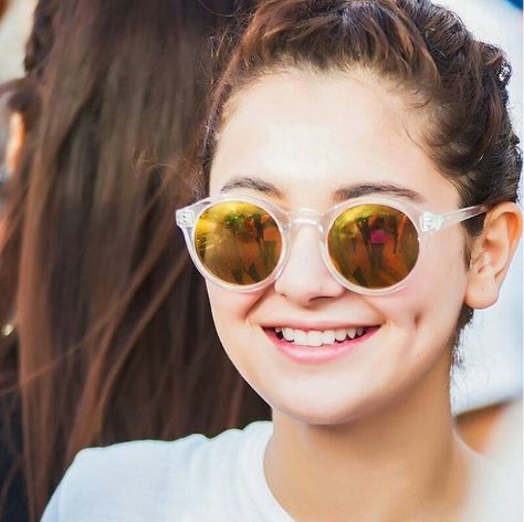 Haniya Amir, Dimple Girl, Double Chin Reduction, Hania Amir, Front Hair, Pakistani Celebrities, Girls Unique, Teen Actresses, Funny Blogs