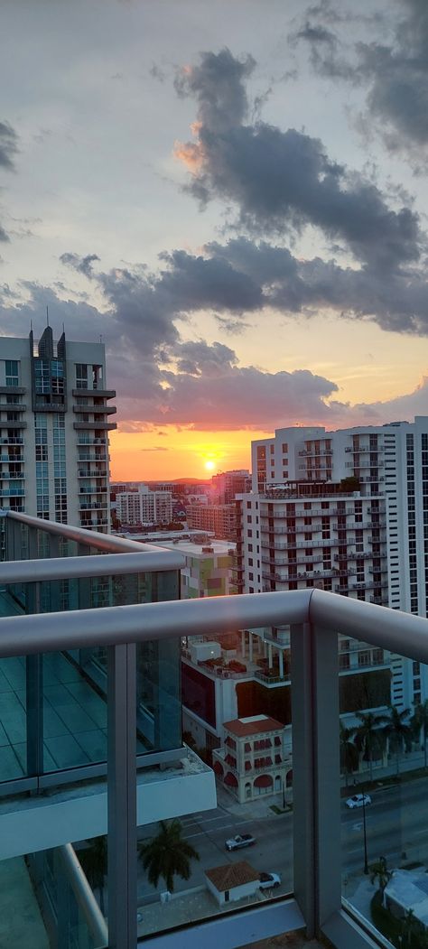 Miami Sunset 🌆 Dream Condo, Miami Pictures, Miami Aesthetic, Miami Sunset, Miami Condo, Fb Cover Photos, Sunset City, Miami Beach Florida, Panama City Beach