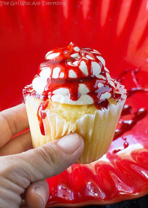 18 Easy Halloween Cupcake Ideas - Recipes & Decorating Tips for Halloween Cupcakes—Delish.com Edible Blood, Blood Cake, Party Trailer, The Girl Who Ate Everything, Halloween Baking, Cake Cupcakes, Halloween Desserts, Halloween Snacks, Halloween Food For Party