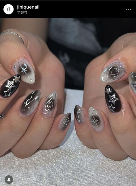 Black Ethereal Nails, Korean Nails Designs Black, Black Douyin Nails Short, Nail Rock Style, Korean Black Nails Design, Black Nails Korean Style, Korean Nail Inspo Aesthetic, Black Blush Nails, Dark Korean Nails