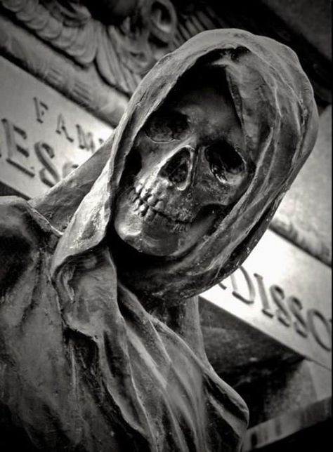 Gothic Stonework, Scary Portraits, Cemetary Statue, Skull Reference, Cemetery Statues, Grim Reaper Art, Cemetery Art, Skull Artwork, A Skeleton