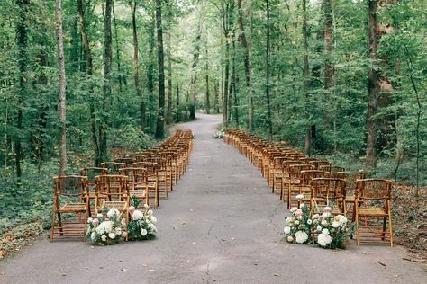 Autumnal wedding floral design at RT Lodge featuring ranunculus, garden roses, and dried flowers in a neutral fall color palette. Rt Lodge, Whimsical Autumn, Early Fall Weddings, At Rt, Tennessee Wedding Venues, Wedding Cross, Unique Wedding Flowers, Spring Wedding Inspiration, Refined Wedding