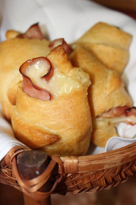 Cheese Crescent Roll Recipes, Crescent Roll Bake, Bridal Breakfast, Breakfast Ham, Ham And Cheese Roll Ups, Cheese Roll Ups, Cheesy Breakfast, Baking Savory, Healthy Breakfast Sandwich