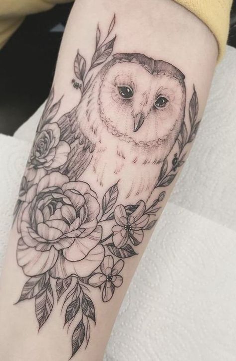 Owl Tattoos Simple, Snowy Owl Tattoo, White Owl Tattoo, Simple Owl Tattoo, Barn Owl Tattoo, Owl Tattoo Sleeve, Tattoo Owl, Owl Tattoo Drawings, Owl Flying