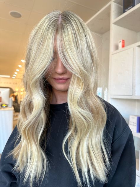 Scalp foil technique , blonde hair , blonde hair inspo , inspo hair colour , bright blonde , creamy blonde hair Blonde Instagram, Bright Blonde, Color Inspo, Blonde Hair, Jay, Foil, Blonde, Instagram Photos, Photo And Video