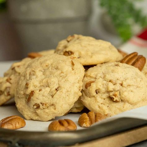 Maple Butter Pecan Cookies - My Cookie Journey Butter Pecan Cookies Recipe, Maple Pecan Cookies, Fall Cookie Recipes, Maple Cookies, Butter Pecan Cookies, Maple Butter, Food Charlatan, Pecan Cookies, Maple Pecan