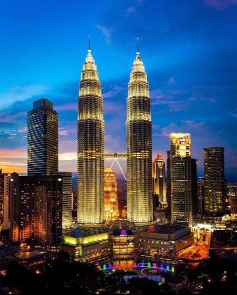 Spectacular night view of The Petronas Twin Towers, Kuala Lumpur Malaysia Kuala Lumpur Travel, Mount Kinabalu, Petronas Twin Towers, Petronas Towers, Kuala Lumpur Malaysia, Family Travel Destinations, Twin Towers, Bucket Lists, Friends Photography