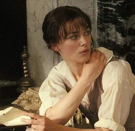 Elizabeth Bennet and the over the shoulder look... 2005 Pride And Prejudice, Lizzie Bennet, Be Content, Elizabeth Bennet, Matthew Macfadyen, Keira Knightley, Pride And Prejudice, Fan