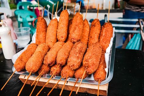 Corn Dogs Recipe, Hot Dog Casserole, Cake Flour Recipe, Corndog Recipe, Cheddar Cheese Sauce, Burger Dogs, American Cake, Dog Beer, Beer Battered