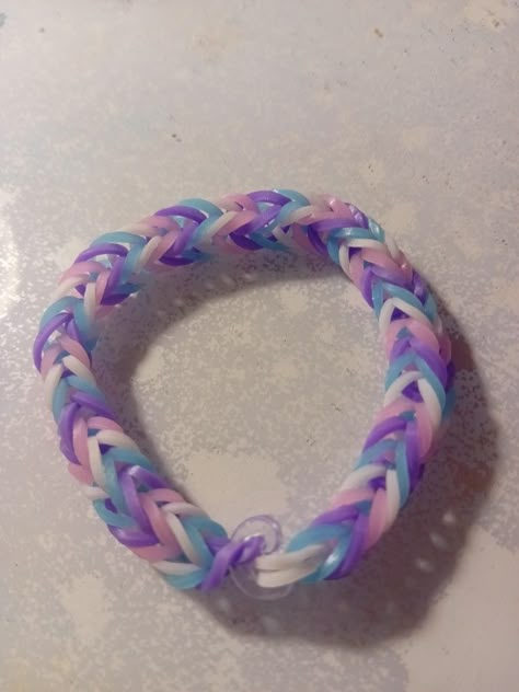 Loom Band Color Ideas, Loom Bands Color Ideas, Rainbowloom Ideas Easy, Cute Loom Band Bracelets, Loom Band Bracelet Ideas, Rainbow Looms Ideas, Elastic Band Bracelets, Loom Bracelets Color Combos, Rainbow Loom Color Ideas