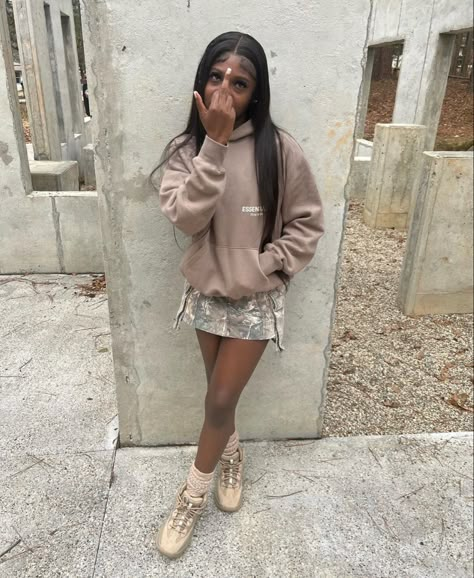 Brown Yeezy Boots Outfit, Yeezy Boots Outfit, Outfit With Shoes, Yeezy Boots, Fly Outfit, Boujee Outfits, Cute Birthday Outfits, Desert Boot, Dress Up Outfits