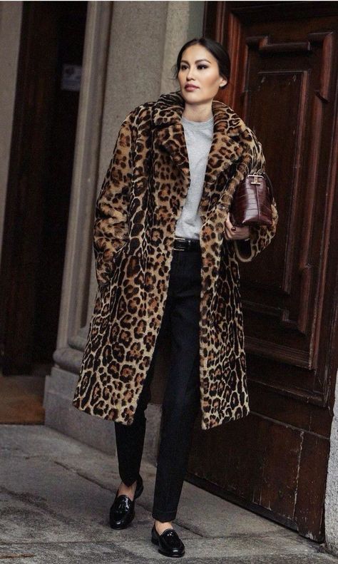 Cheetah Faux Fur Coat Outfit, Animal Print Coat Outfit, Leopard Fur Coat Outfit, Leopard Print Coat Outfit, Leopard Coat Outfit, Fur Coat Outfit Casual, Faux Fur Coats Outfit, Leopard Fur Coat, Long Coat Outfit