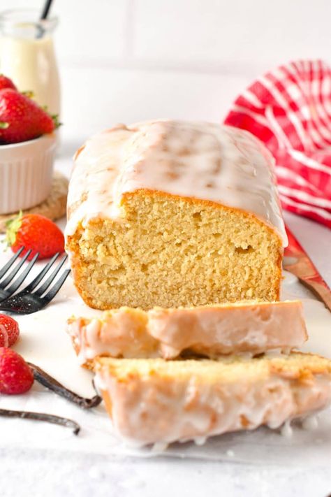 Vegan Pound Cake Recipe, Vegan Pound Cake, Vanilla Pound Cake Recipe, Dinner Recipes Vegan, Vegan Carrot Cake Recipe, Vegan Finger Foods, Vanilla Pound Cake, Dairy Free Cake, Vegan Carrot Cakes