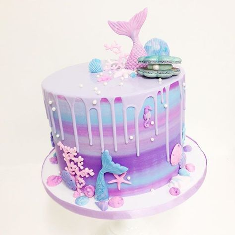 Mermaid cake Purple Colour Cake Designs, Light Blue Colour Combination, Birthday Cakes Mermaid, Purple And Teal Cake, Cake Blue Birthday, Mermaid Cake Birthday, Cakes Mermaid, Sea Shell With Pearl, Drip Cake Ideas