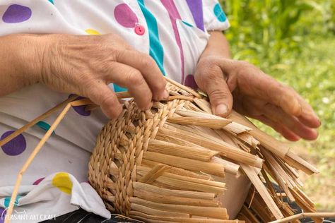 Rush Baskets Diy, Cattail Basket Weaving, Cattail Weaving, Cattail Basket, Homemade Baskets, Bull Rushes, Rush Baskets, Corn Husk Crafts, Earth Craft