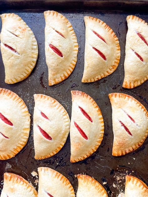 Jamaican Plantain Tarts - Jam Down Foodie Plantain Tart Recipe, Plantain Bread, Jamaican Desserts, Jamaican Dishes, Tart Baking, Pastry Tart, Caribbean Food, Shortcrust Pastry, Tart Recipe