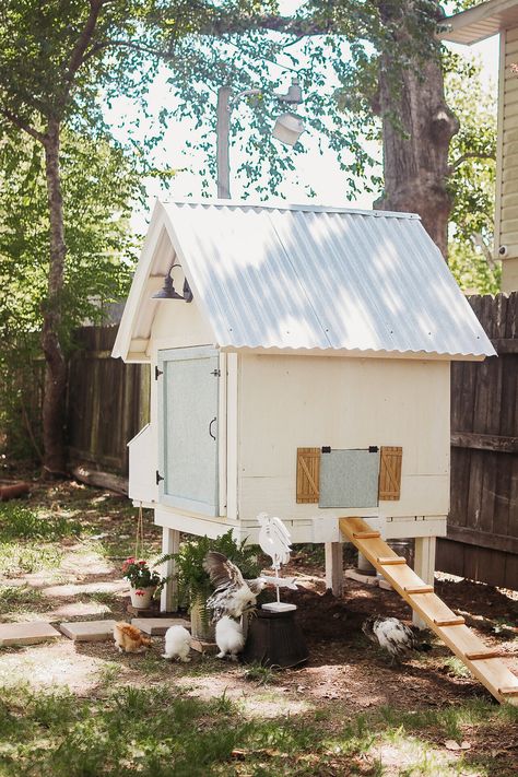 Chicken Coop Plans Free, Diy Cottage, Backyard Chicken Coop, Backyard Coop, Cute Chicken Coops, Small Chicken Coops, Easy Chicken Coop, Chicken Coop Garden, Backyard Chicken Coop Plans