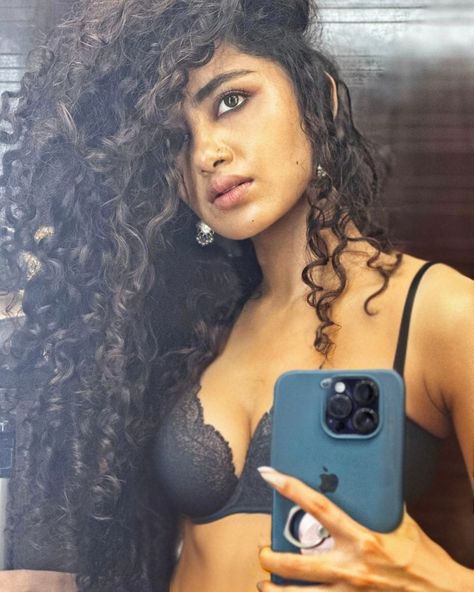 Fantasy Edit, Anupama Parameswaran Cute Face, Rihanna Looks, Celebrity Magazines, Anupama Parameswaran, Beautiful Photoshoot, Long Hair Girl, Indian Actress Hot Pics, Your Crush