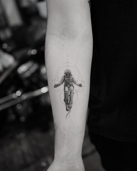 New School Tattoos, Science Tattoos, 12 Tattoos, Astronaut Tattoo, 13 Tattoos, Muster Tattoos, Cool Tattoos For Guys, Space Tattoo, Different Tattoos