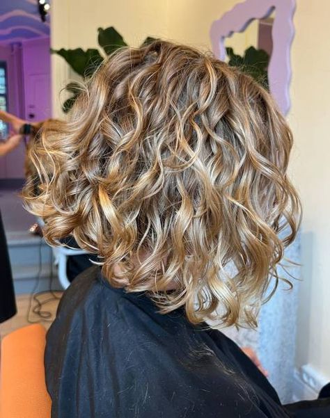 Wavy Graduated Bob, Angled Bob Curly Hair, Lob Haircut For Curly Hair, Curly Lob Haircut With Bangs, Inverted Curly Bob Hairstyles, Natural Curly Bob Hairstyles Medium, Short Bob With Curls, Short Curly Layered Bob, Bobs For Curly Hair